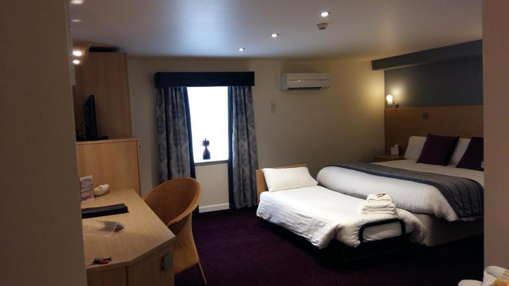 Cambridge Hotel Waterfront Brighouse Eksteriør billede